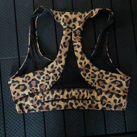Sports Bra leopard/Cheeta print Size Medium Runs Small - Picture 2 of 4
